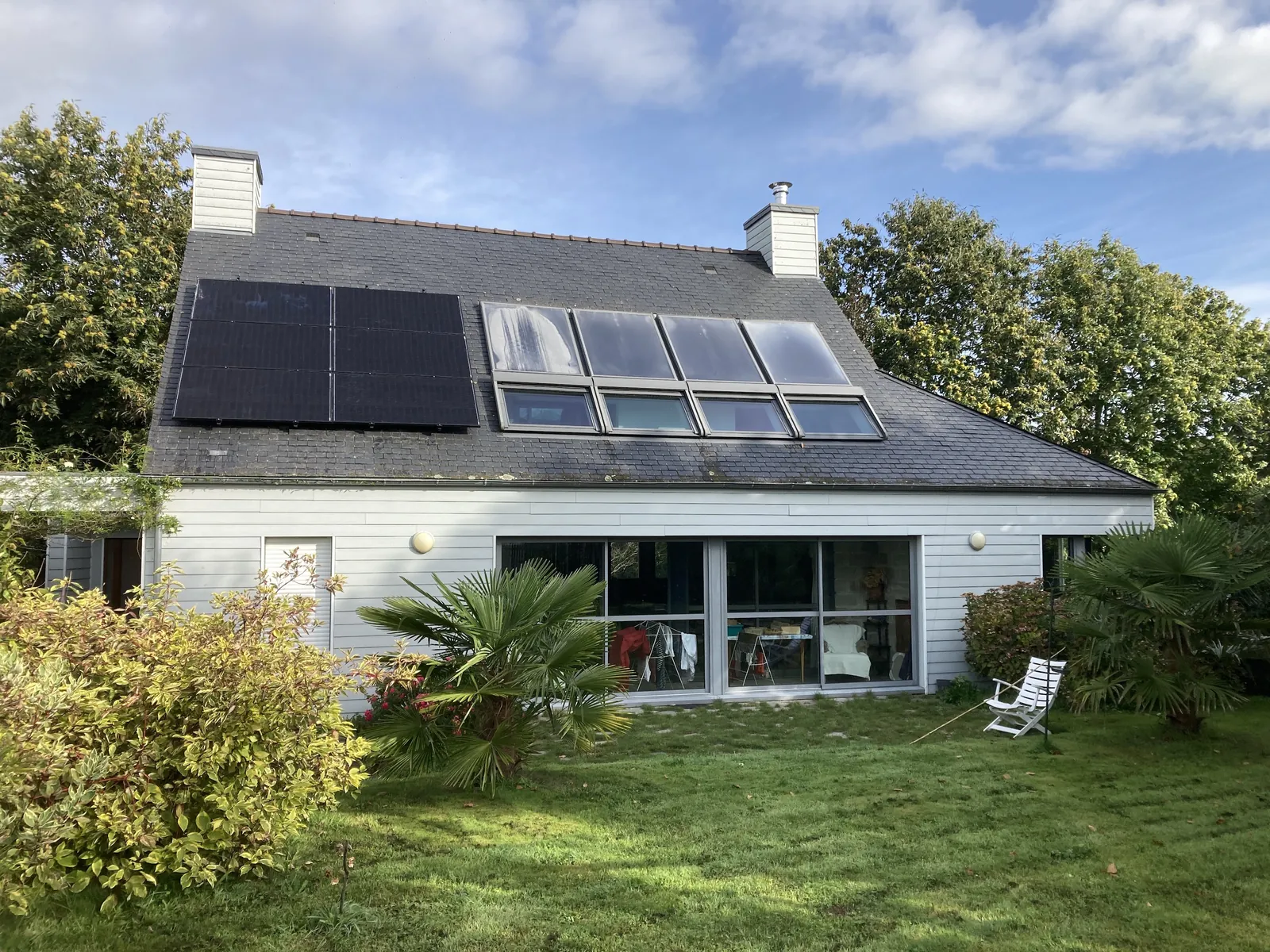 Maison équipée de panneaux photovoltaïques