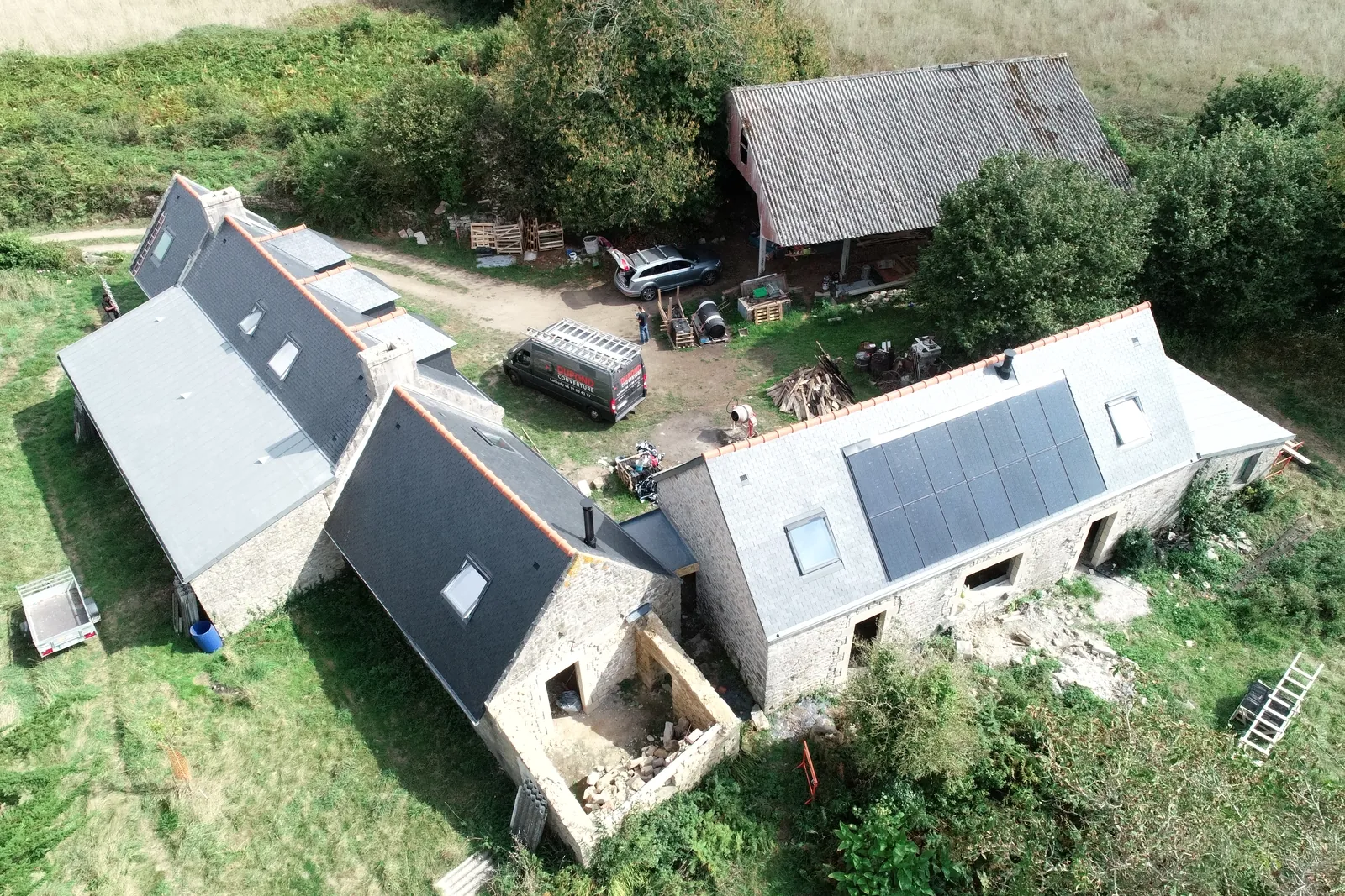Panneaux photovoltaïques posés sur une toiture